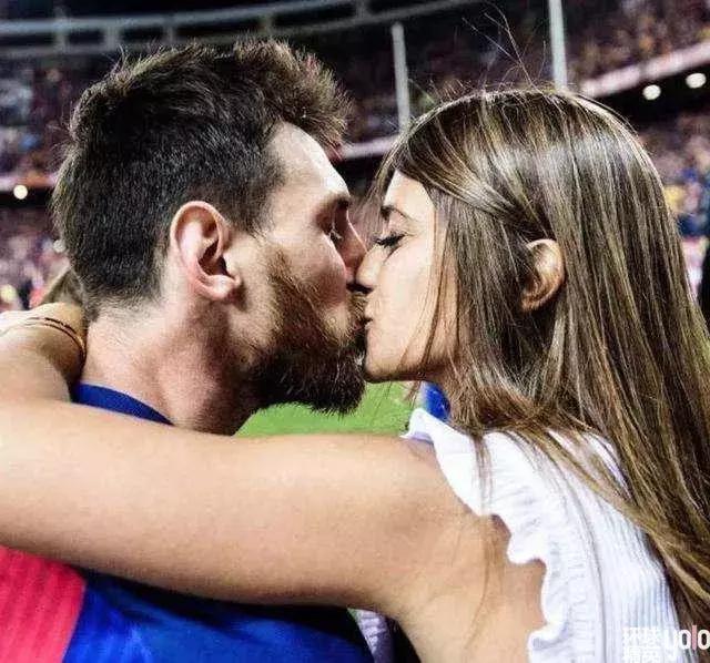 里奥梅西踢足球的视频,足球之王里奥梅西