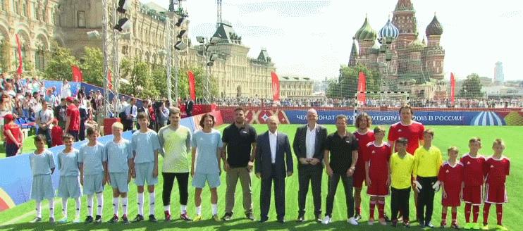 普京射门,普京一人挑战半个球的震撼视频