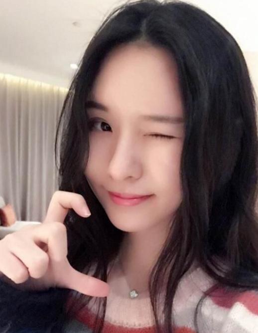 阿冷成为唯一三年入围十大主播,阿冷直播刷礼物最多的一次