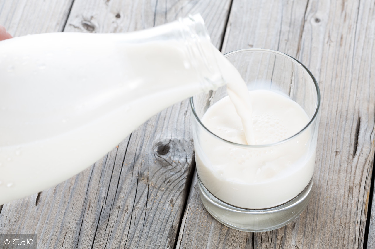 牛奶补钙效果好是因为含有乳糖吗,老年人奶粉和牛奶哪个补钙效果好