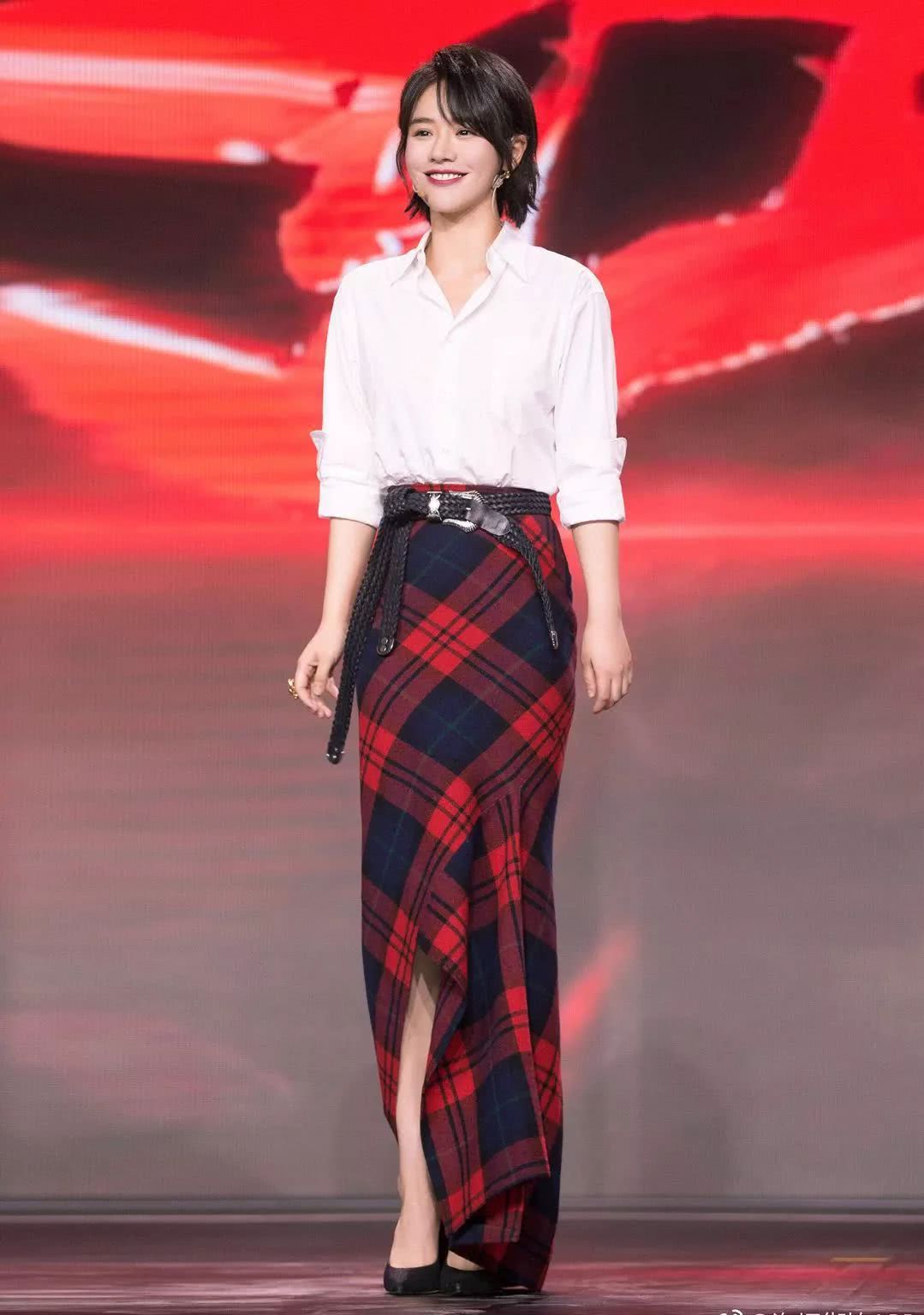 超模杜鹃的特征,超模杜鹃最新穿搭