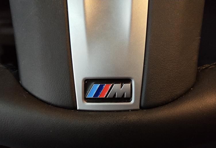 宝马5系和奔驰e和奥迪a6l怎么选,50万级别奔驰跟路虎怎么选