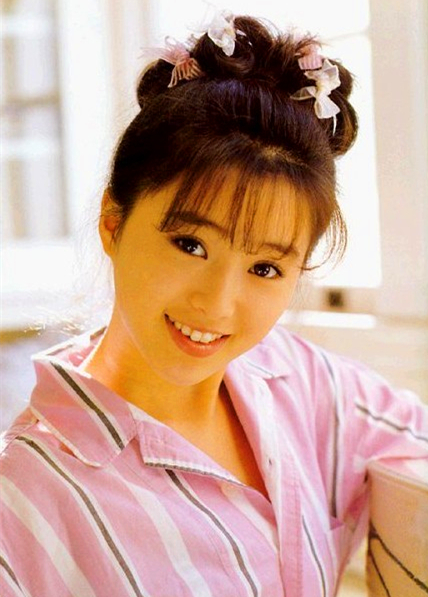 曾经玉女偶像43岁酒井法子复出之路艰难深陷64岁歌手不伦恋丑闻