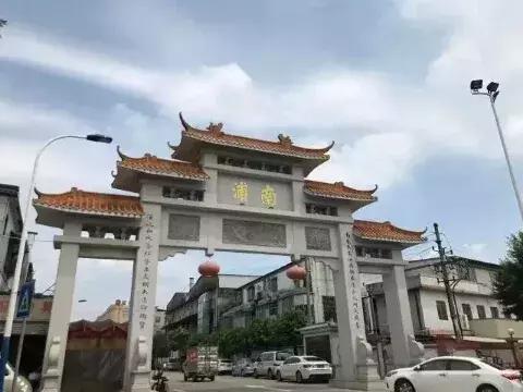 增加就业岗位和增加居民收入,增加就业提高居民收入