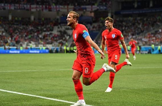 梅罗时代即将落幕图片,梅罗最后一次交锋青春迎来谢幕