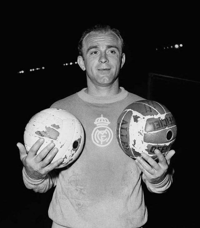 世界足坛史上十大巨星排名,世界足坛历史十大超级巨星