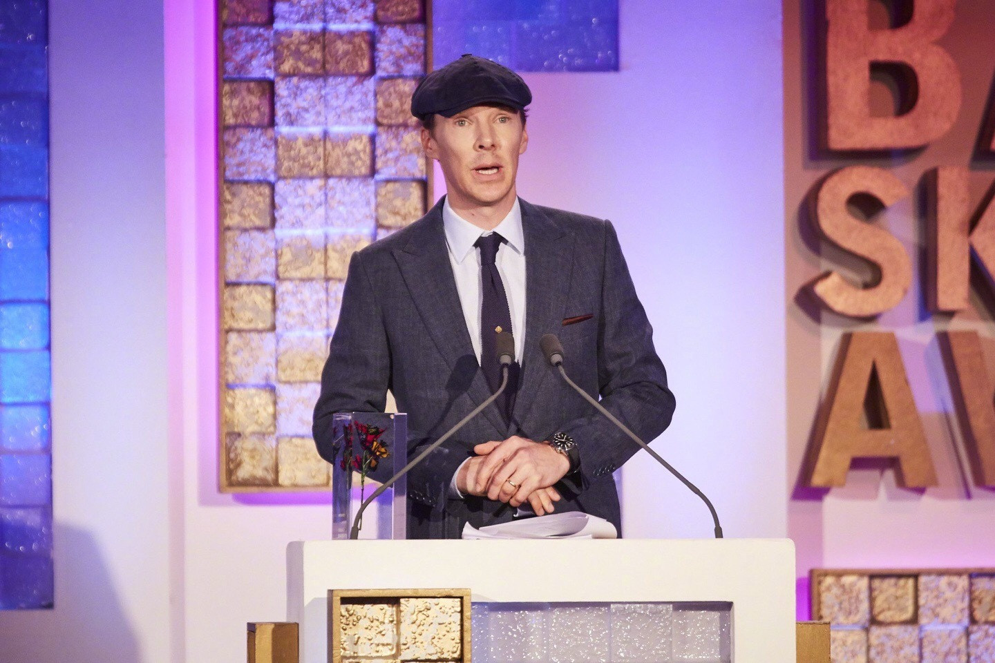 洛基的发际线,洛基和奇异博士同框是在哪里