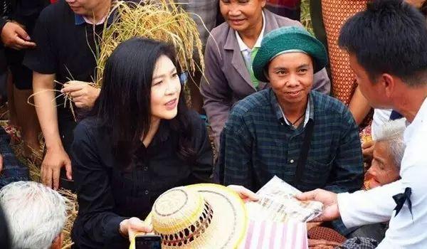 泰国总理英拉惊艳的照片,世界华人女总统