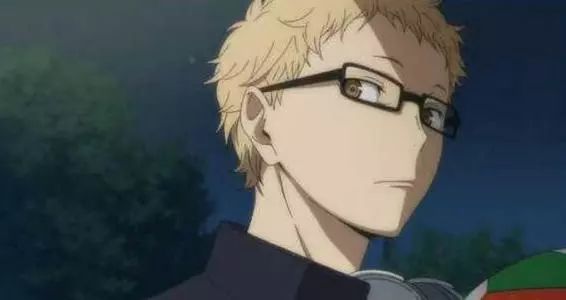 年纪轻轻看中国足球,年纪轻轻的看什么足球啊图片