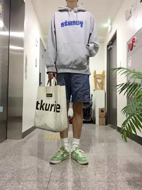 几百块的板鞋，但也是各大品牌的联名宠儿