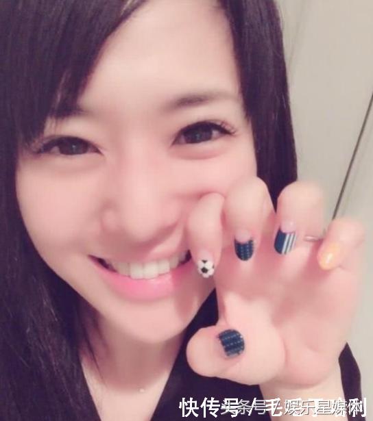 苍老师晒真空照被网友质疑下垂?苍老师的回复亮了!