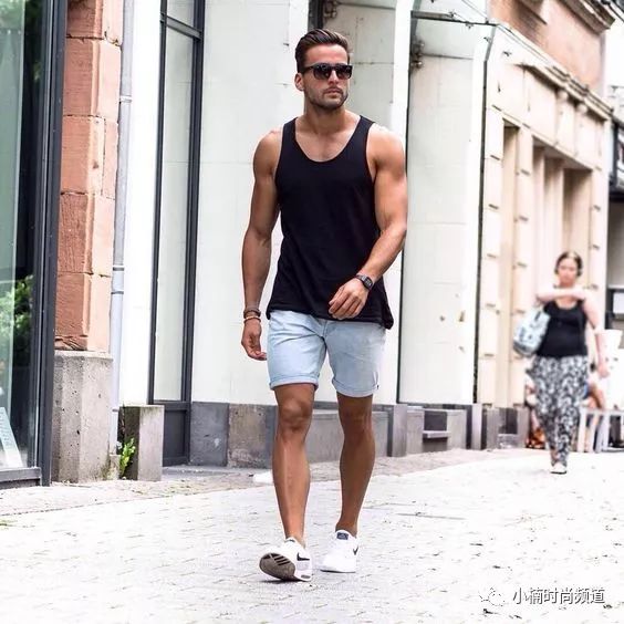 男士夏季牛仔裤穿搭技巧,牛仔裤穿搭男士夏季高级感