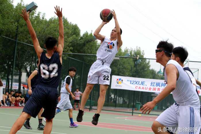 詹姆斯的一项成就,詹姆斯生涯首秀对阵