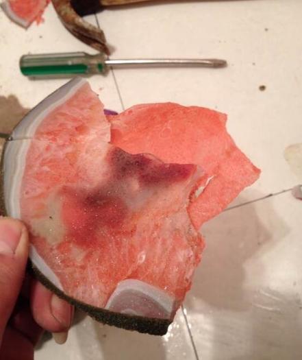 红玛瑙不小心打碎了一颗会怎样,玛瑙摔了一下里面有气泡正常吗