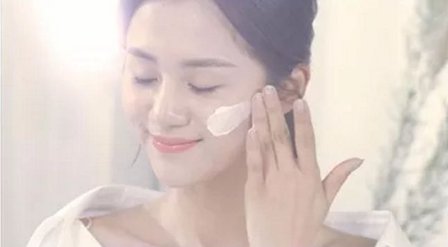 这只山羊居然把“黑球”变“白球”了!