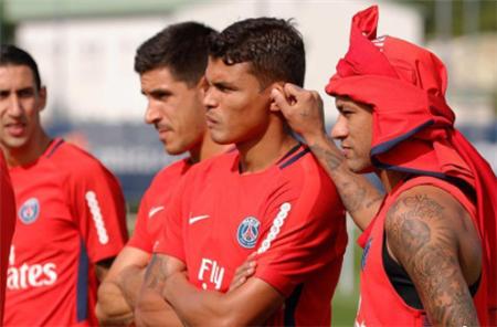 世界杯巴西内马尔球迷头顶方便面,内马尔18年世界杯泡面头