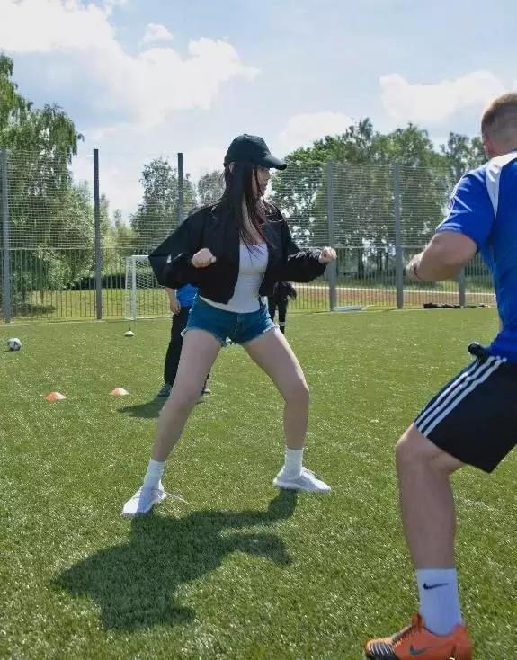 徐冬冬美到骨子里,俄罗斯足球女神徐冬冬