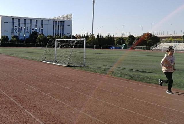 跑步小腿肌肉紧绷酸痛像抽筋,跑步大腿前侧肌肉抽筋怎么弄