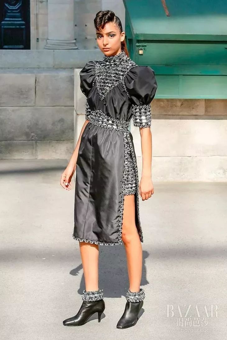 塞纳河倒映着埃菲尔铁塔,香奈儿的绝美高定