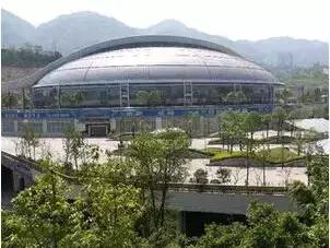 南岸区有哪些免费的体育场,南岸中心体育馆