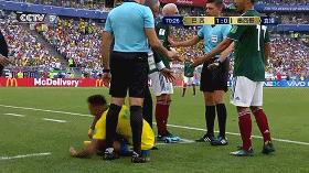 内马尔惊艳表演,内马尔浮夸假摔完整版