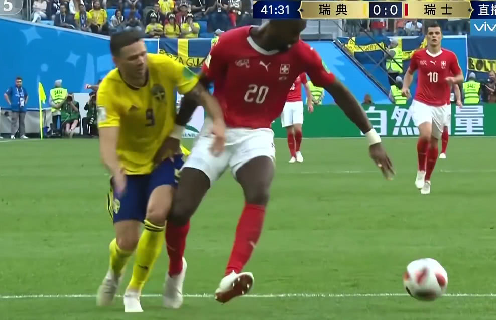 足球场上不可思议瞬间惊到内马尔,内马尔被淘汰点球戏耍门将