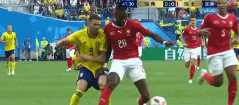 足球场上不可思议瞬间惊到内马尔,内马尔被淘汰点球戏耍门将