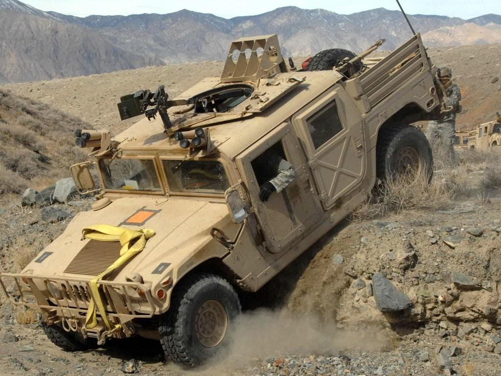 防弹越野车悍马h1皮卡,悍马h1越野车碰撞测试