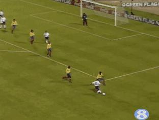 真正英勇的门将守门是不用手的!