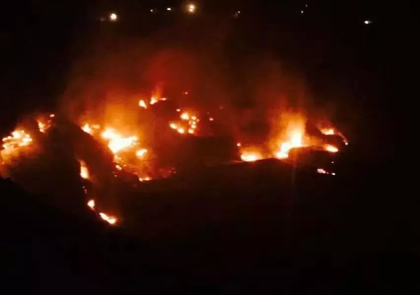 真“机”不怕火炼，李波驾驶沃尔沃挖机在“火焰山”讨生活