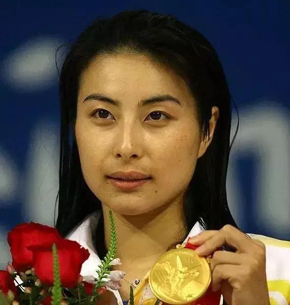 校园｜职业和业余的区别究竟有多恐怖？看看荣誉背后的这遍体鳞伤