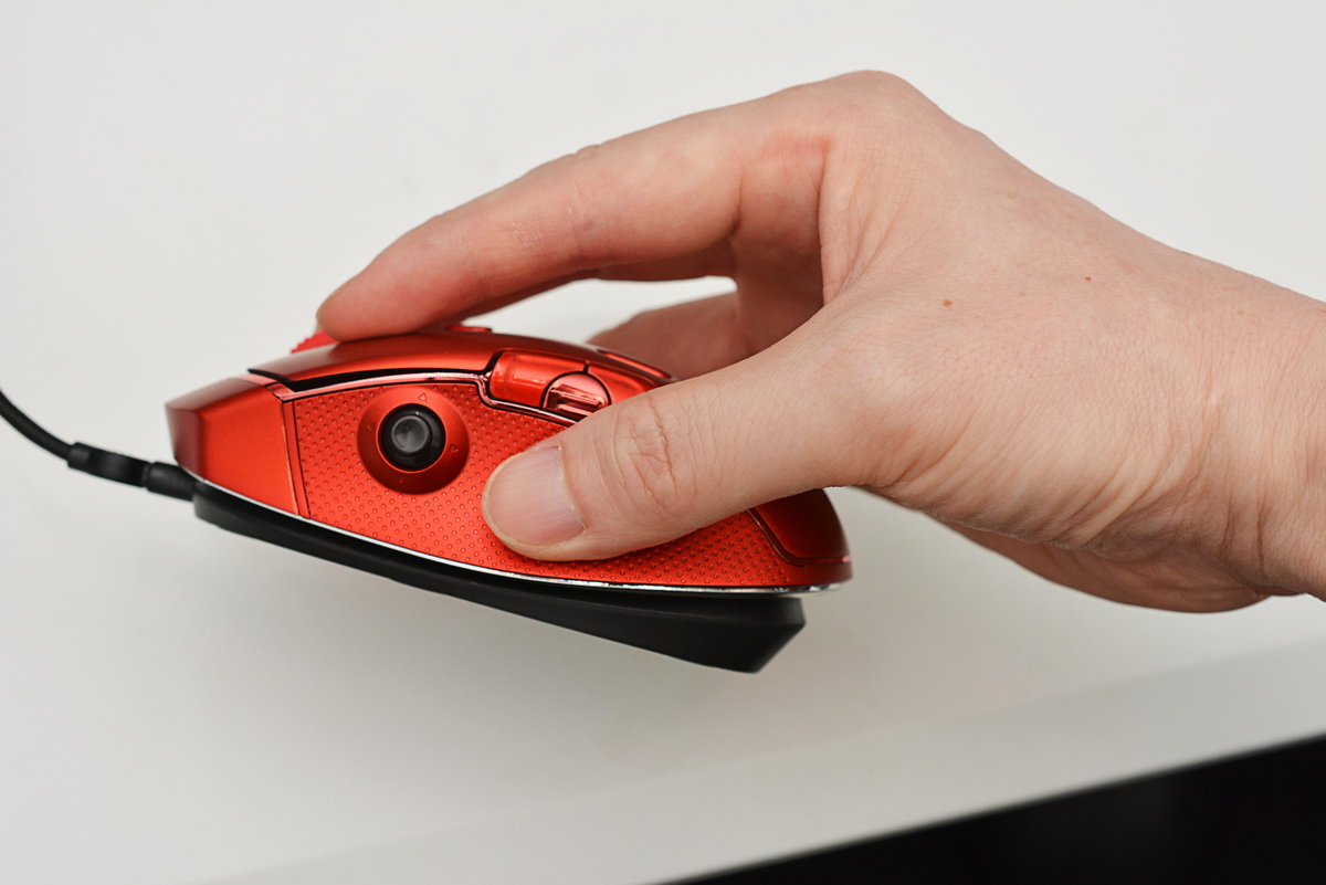 国产大玩个性，分分钟玩懂赛德斯飞鱼游戏鼠标