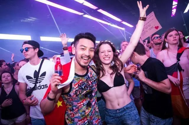 明起，电音+啤酒+美食狂欢将嗨爆宁波潮汇中心！现场送福利！