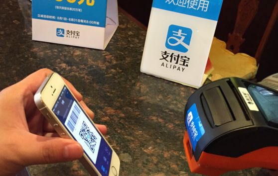 这玩意不行了！义乌做钱包生意的皮具商：有时白送给客人也不要