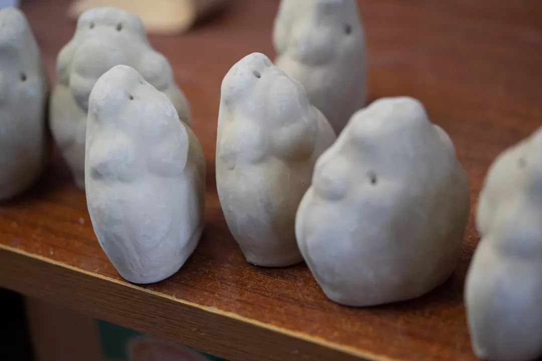 国际设计师们排队只为买这一块泥？在北京见着TA，都得叫“爷”！