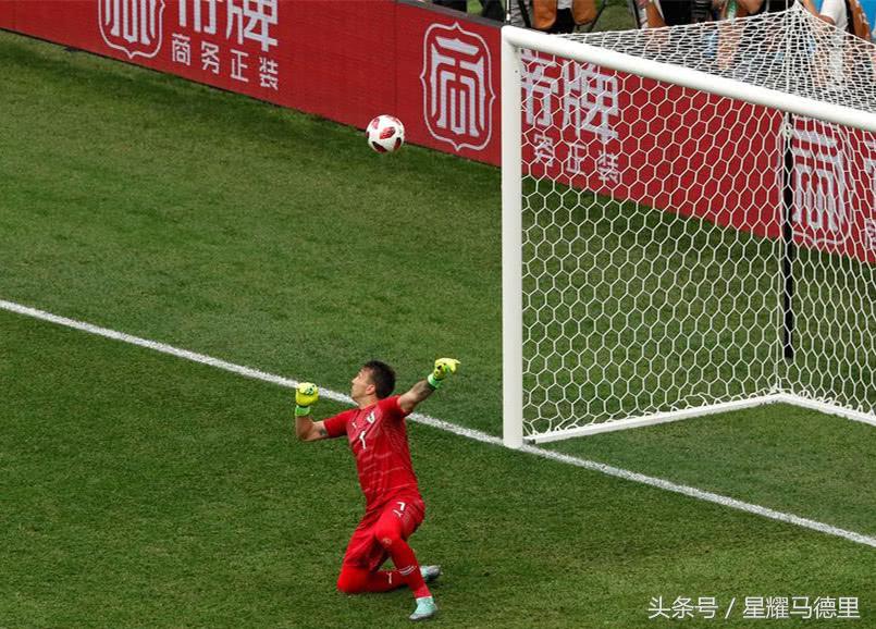 世界杯门将失误名场面,格里兹曼乌拉圭门将脱手