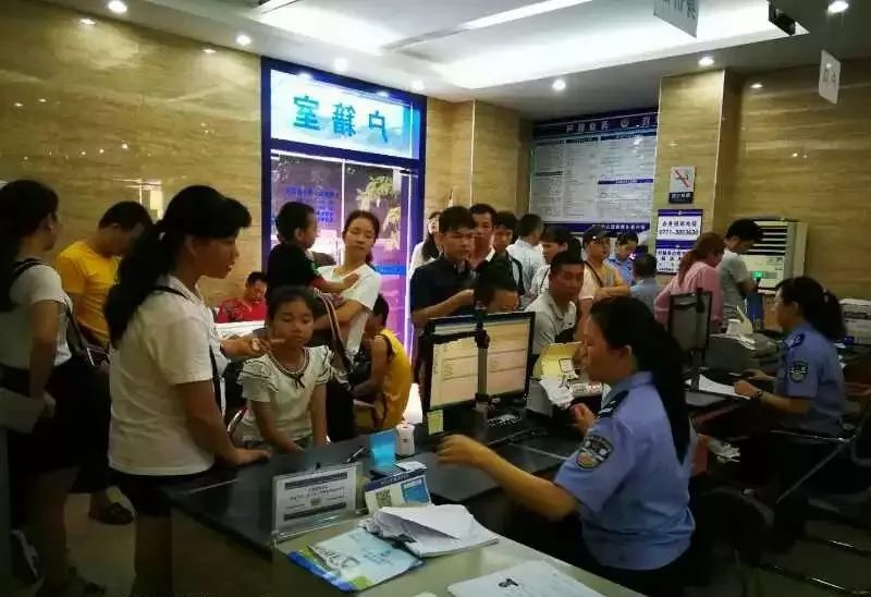 小孩不满6岁能否提前入学,孩子上学办理居住证提前多久办理