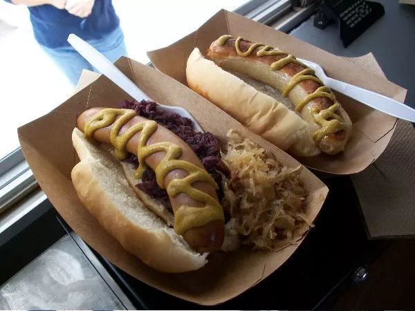 带了一飞机美食去踢球？！“吃货”足球队了解一下？