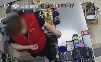 重回90年代靠卖小龙虾发家致富,90后卖鱼小伙年入千万