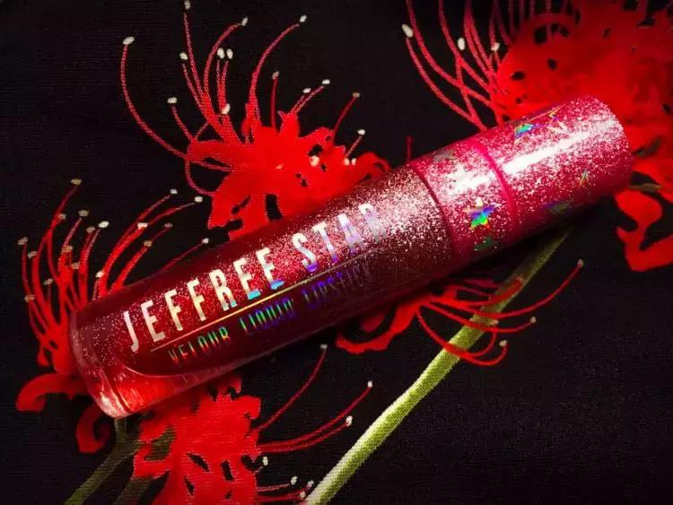 吃个火锅发现了一支很好看的口红,喝水吃饭都不掉色的口红你用过吗