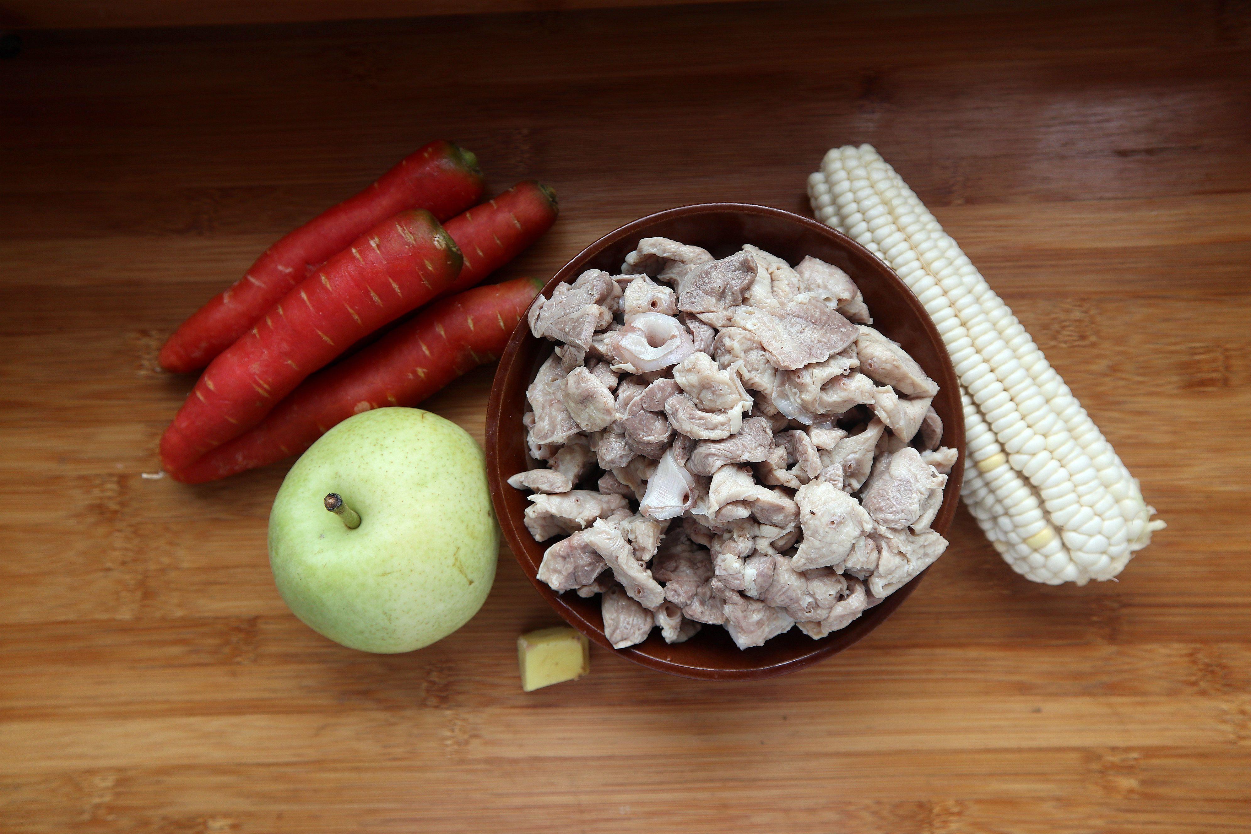 婴儿咳嗽妈妈吃什么有帮助,雪梨猪肺汤止咳化痰小孩