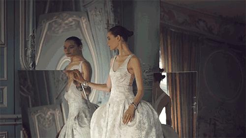 一条颈纹老十岁,护肤小堂课淡化颈纹的秘诀