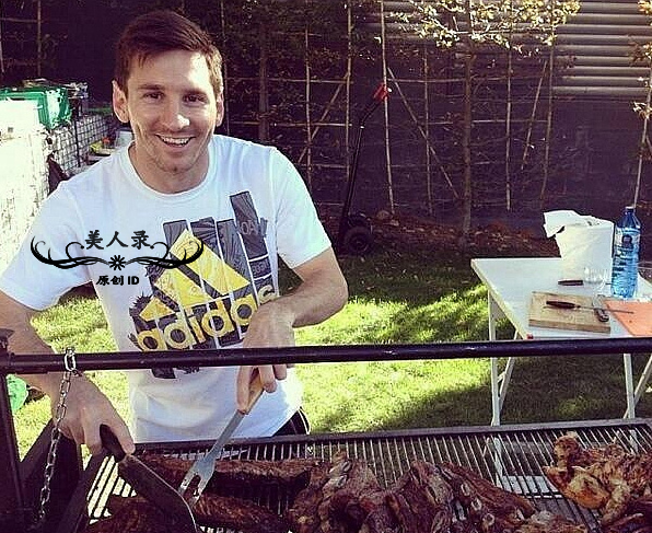 梅西踢球的那些愤怒时刻,梅西踢球就像球粘在脚上