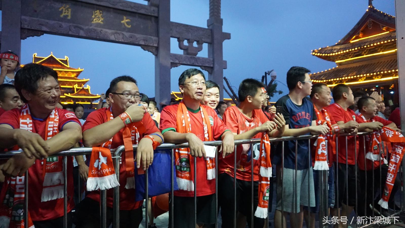 汴梁头条|建业“动力觉醒——七盛角足球之夜”嘉年华盛大举行