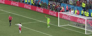 当克罗地亚门将脱下衣服，全世界为之动容……