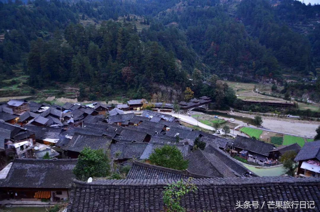 贵州西江千户苗寨苗服 (西江千户苗寨朗德上寨哪个值得去)