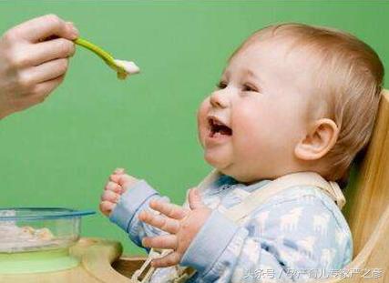 夏日出汗宝宝如何在辅食之外加以调理？分清“蒸笼头”各大种类！