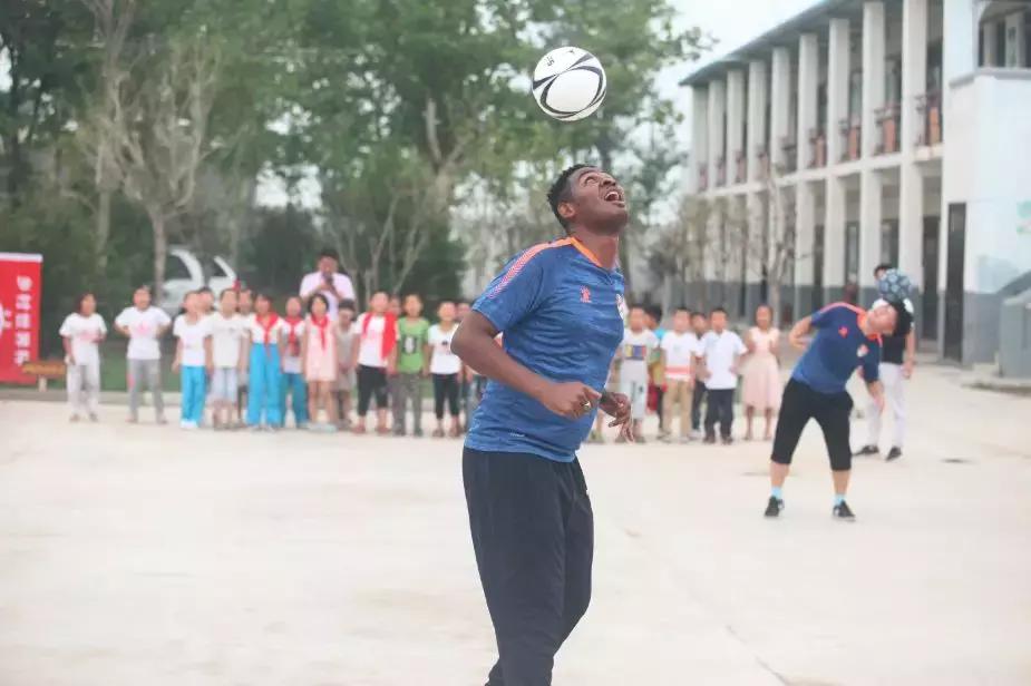 和梅西踢世界杯的球员,与梅西踢球