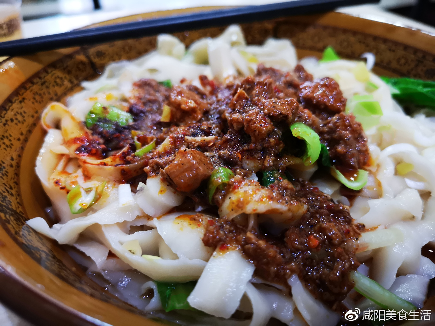 咸阳好吃的刀削面,咸阳美食探店红烧狮子头