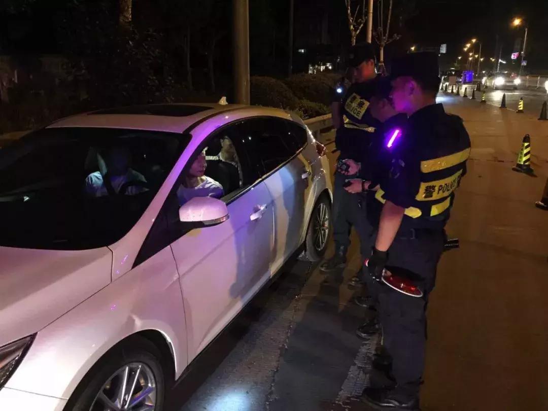 仙桃市公安局特警抓捕现场,2017年仙桃抓获涉毒人员